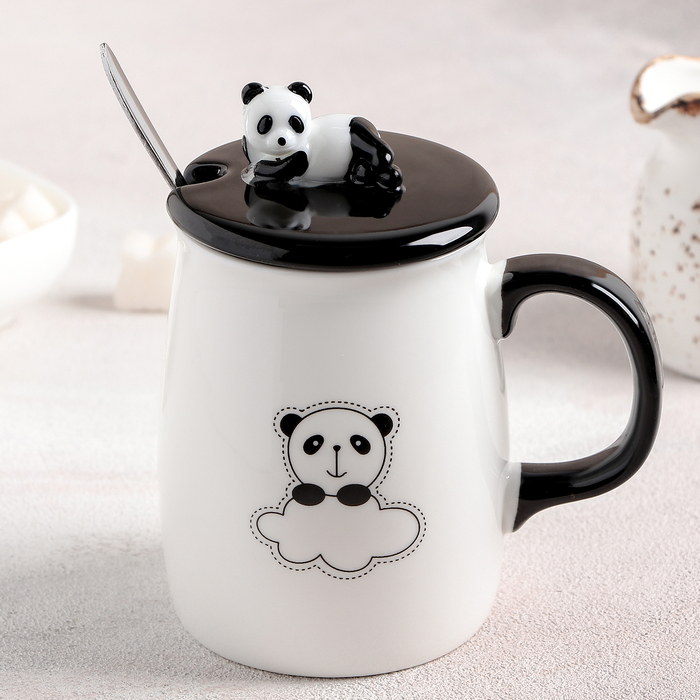 Кружка 450 мл "Привет панда", с керамической ложкой и крышкой, рисунок МИКС