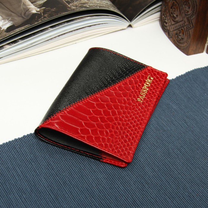 Обложка для паспорта, питон/игуана, цвет красный/чёрный