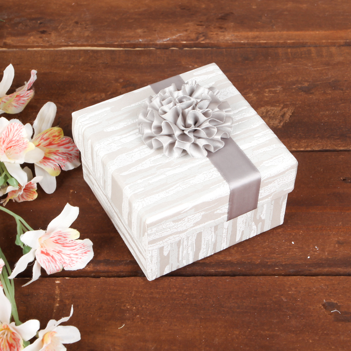 Коробка подарочная 9 х 9 х 5,5 см