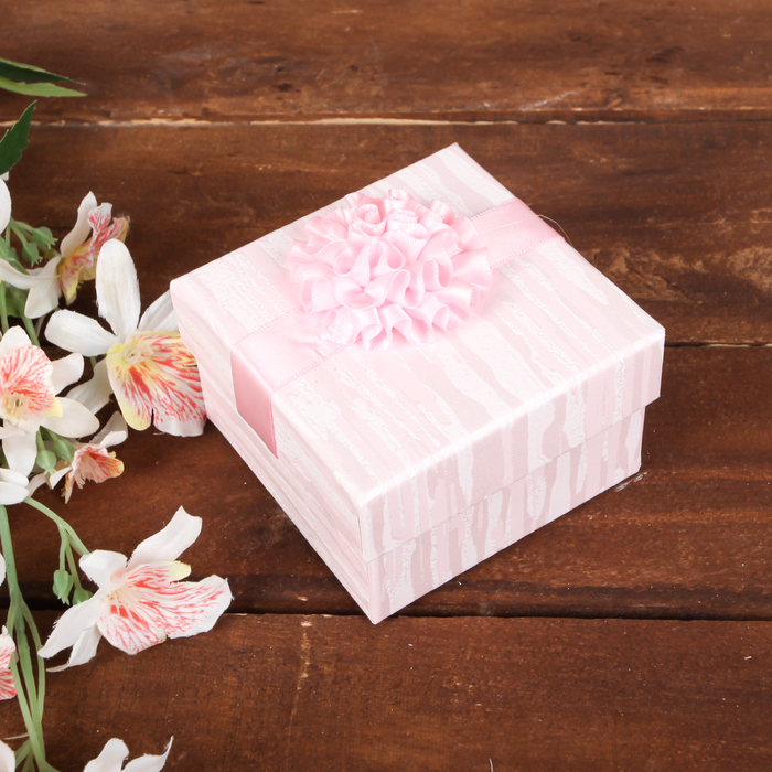 Коробка подарочная 9 х 9 х 5,5 см