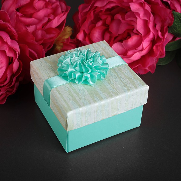 Коробка подарочная 9 х 9 х 5,5 см