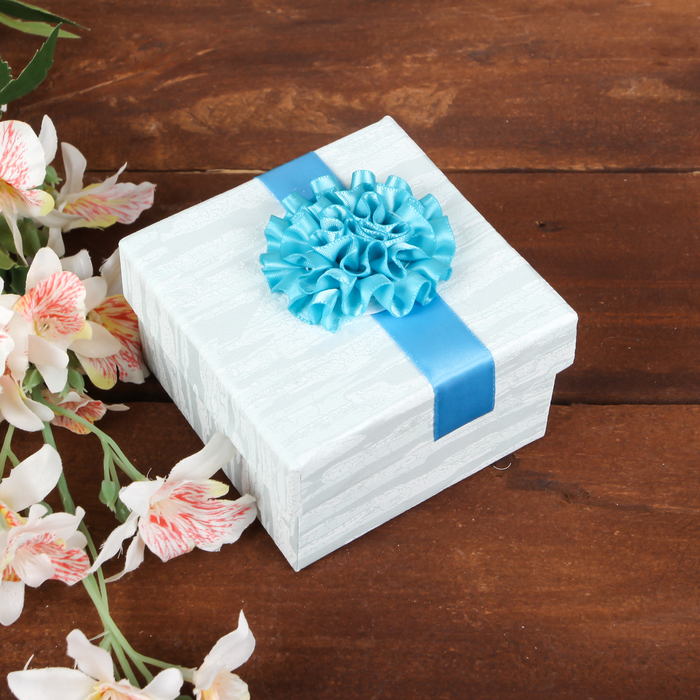 Коробка подарочная 9 х 9 х 5,5 см