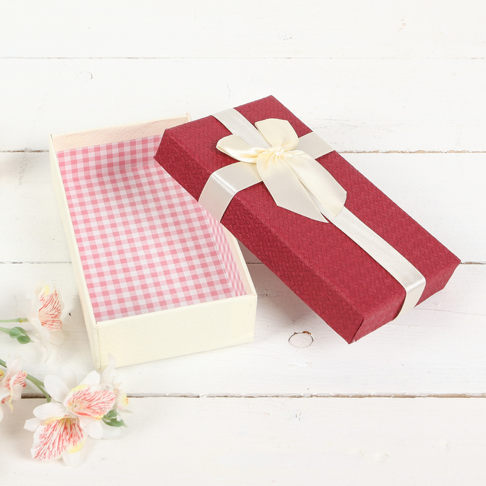 Коробка подарочная 17 х 9,5 х 4 см