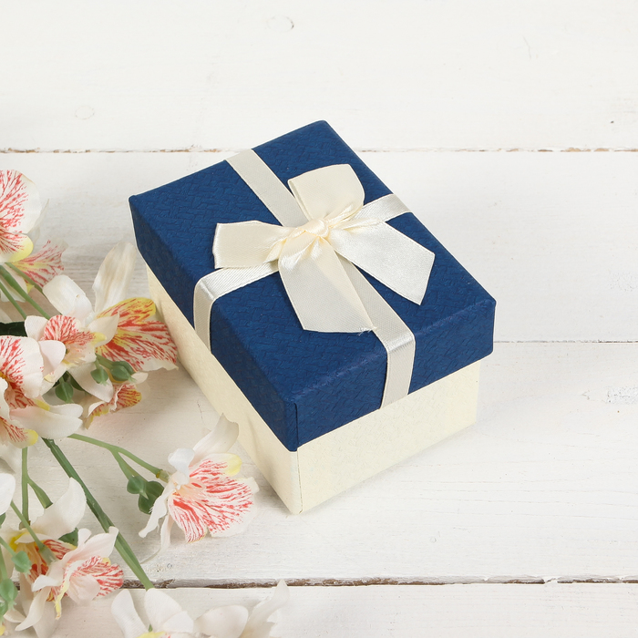 Коробка подарочная 10 х 7,5 х 6  см