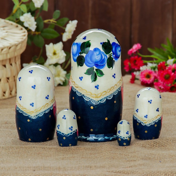 Матрёшка «Корзинка с котёнком», белый платок, 5 кукольная, 17 см