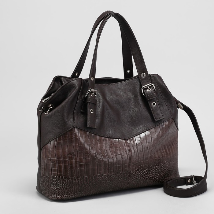 Сумка женская, отдел на молнии, наружный карман, длинный ремень, тёмно-коричневый крокодил