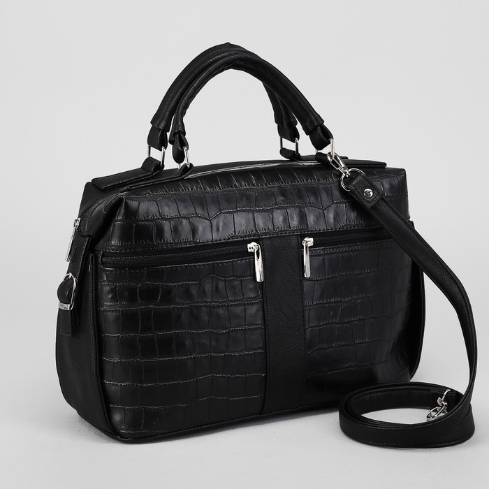 Сумка женская, отдел на молнии, 3 наружных кармана, длинный ремень, крокодил, цвет чёрный