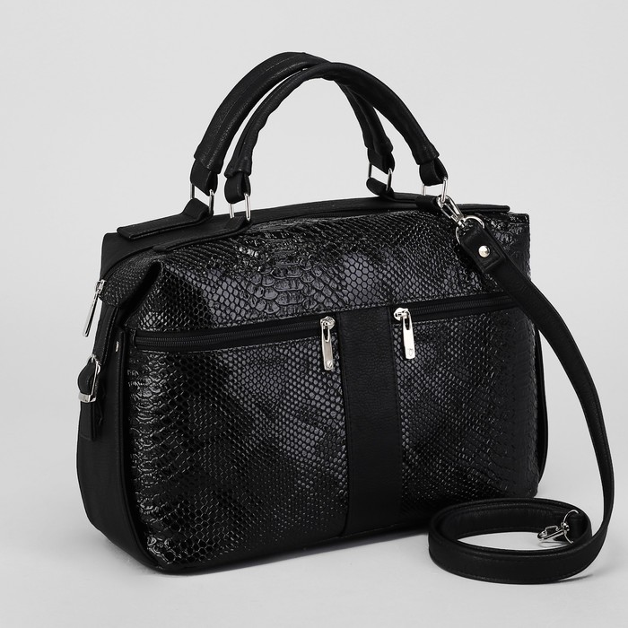 Сумка женская, отдел на молнии, 3 наружных кармана, длинный ремень, змея, цвет чёрный