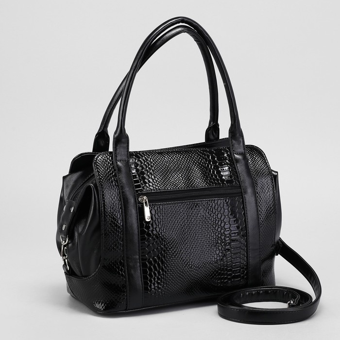 Сумка женская, отдел на молнии, наружный карман, длинный ремень, змея, цвет чёрный