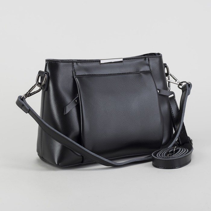 Сумка женская, отдел с перегородкой на молнии, 3 наружных кармана, длинный ремень, цвет чёрный