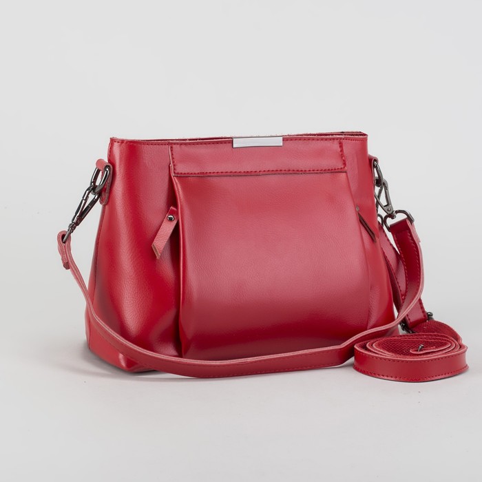 Сумка женская, отдел с перегородкой на молнии, 3 наружных кармана, длинный ремень, цвет красный