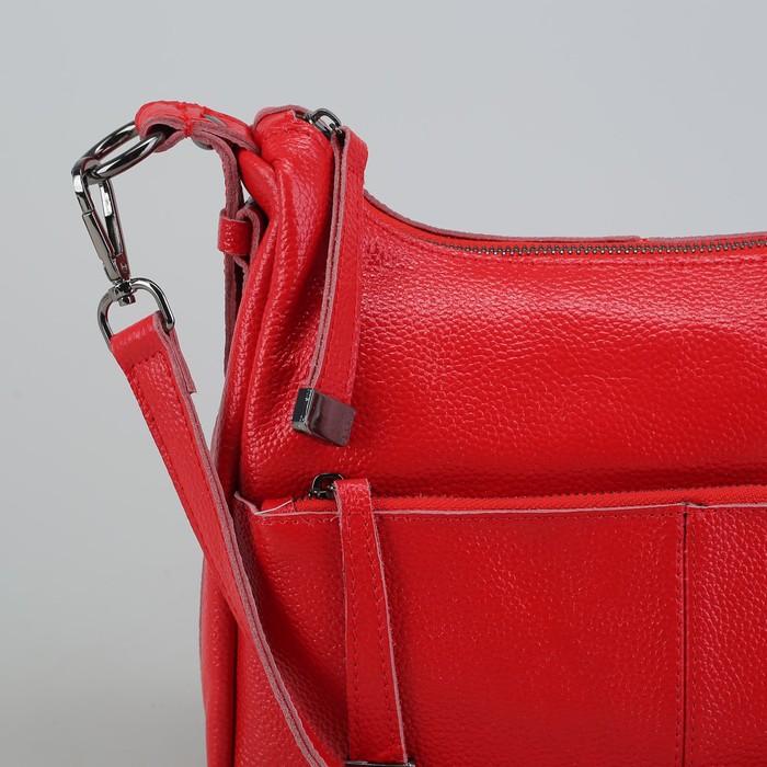 Сумка женская, отдел на молнии, 2 наружных кармана, длинный ремень, цвет красный