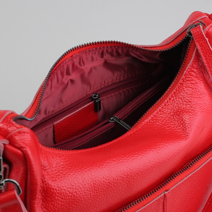 Сумка женская, отдел на молнии, 2 наружных кармана, длинный ремень, цвет красный