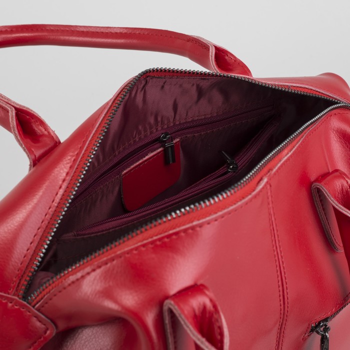 Сумка женская, отдел на молнии, 3 наружных кармана, длинный ремень, цвет красный