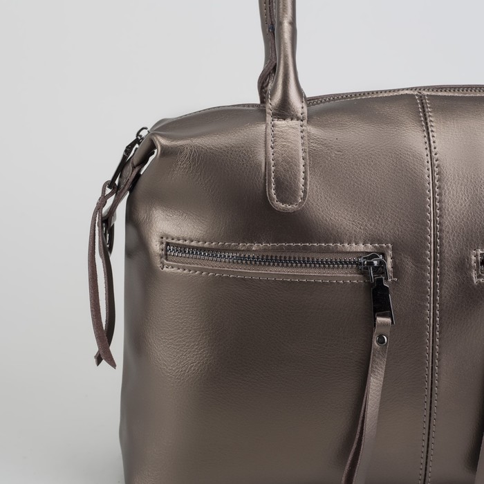 Сумка женская, отдел на молнии, 3 наружных кармана, длинный ремень, цвет бронзовый