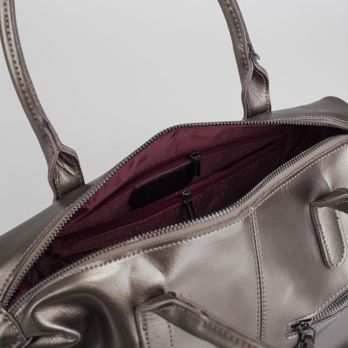 Сумка женская, отдел на молнии, 3 наружных кармана, длинный ремень, цвет бронзовый