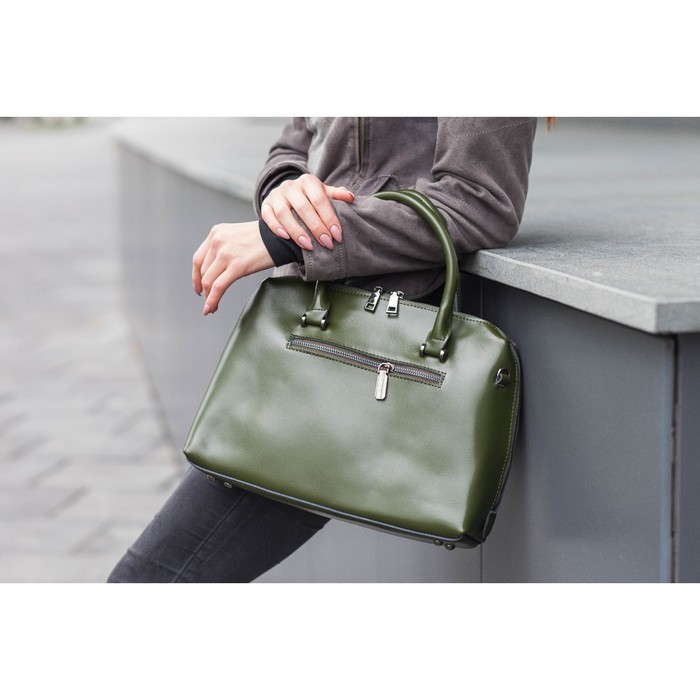 Сумка женская, отдел с перегородкой на молнии, 2 наружных кармана, длинный ремень, цвет оливковый