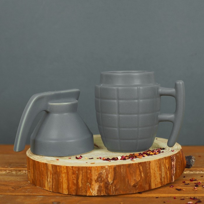 Набор кружка-граната и чай чёрный 100 г "23 Февраля. танк"