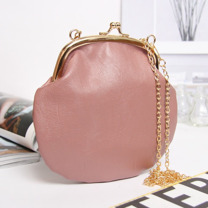 Сумка женская, отдел на фермуаре, длинная цепочка, цвет пудровый