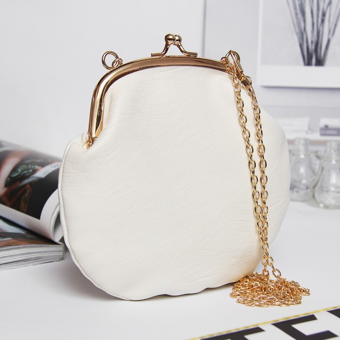 Сумка женская, отдел на фермуаре, длинная цепочка, цвет белый