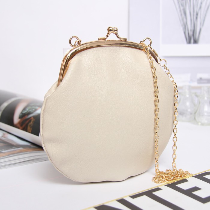 Сумка женская, отдел на фермуаре, длинная цепочка, цвет молочный