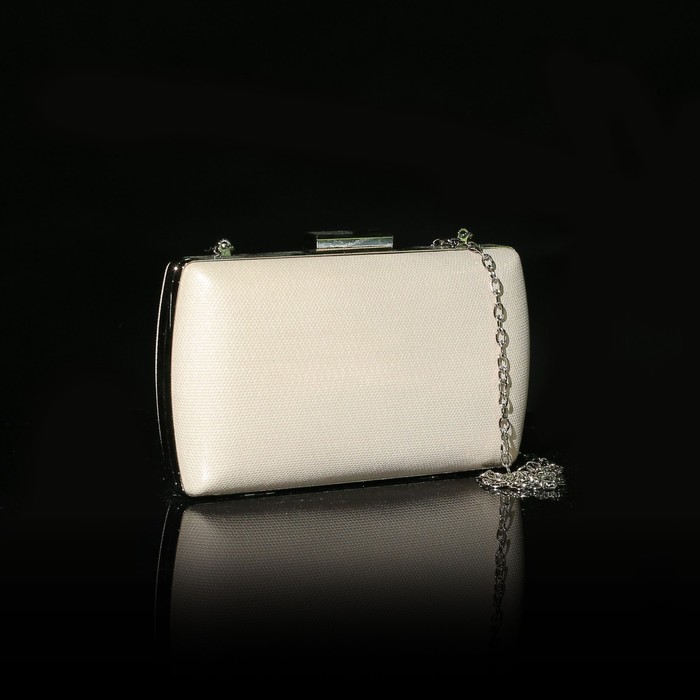 Клатч женский, отдел на фермуаре, длинная цепь, цвет кремовый