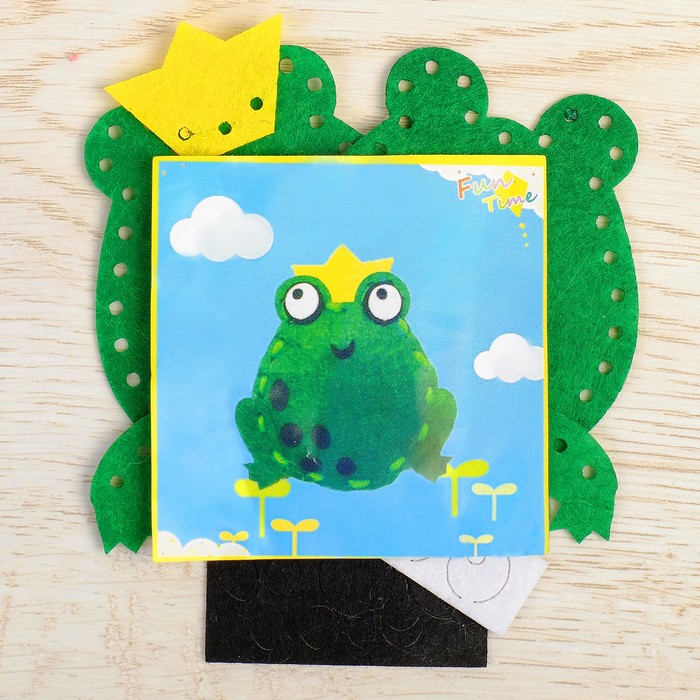 Набор для создания игрушки из фетра "Лягушка" + игла