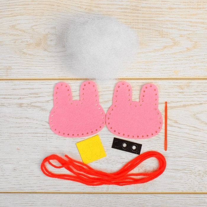 Набор для создания игрушки из фетра "Зайка" + игла