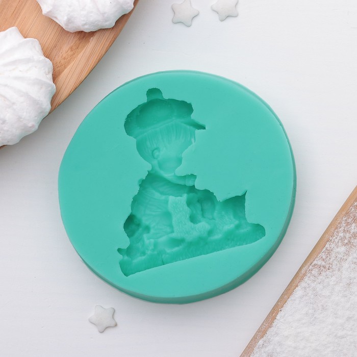 Молд 8,6х6х2,3 см "Мальчик с собачкой", цвет зеленый