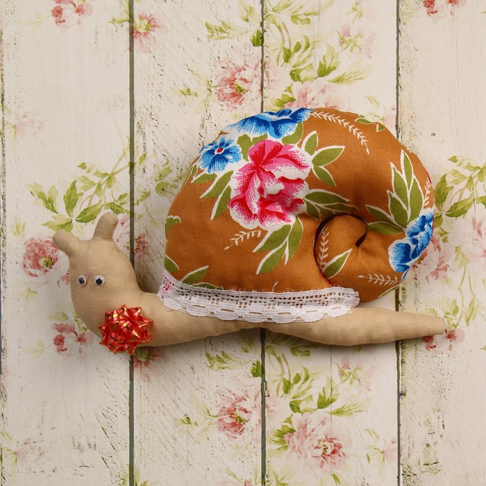 Сувенир «Милая улиточка», молочная юбочка, ручная работа, 10 см, микс