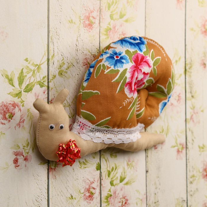 Сувенир «Милая улиточка», молочная юбочка, ручная работа, 10 см, микс