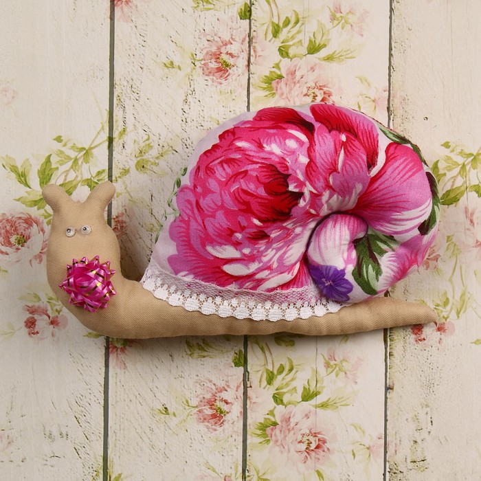 Сувенир «Милая улиточка», розовая юбочка, ручная работа, 10 см, микс
