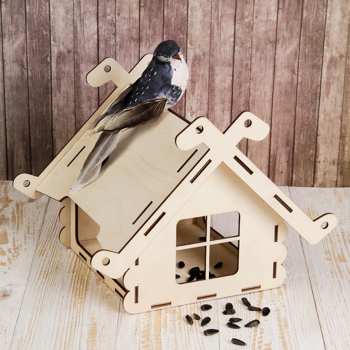 Кормушка для птиц «Избушка на курьих ножках», 17.5 × 16.5 × 21.6 см