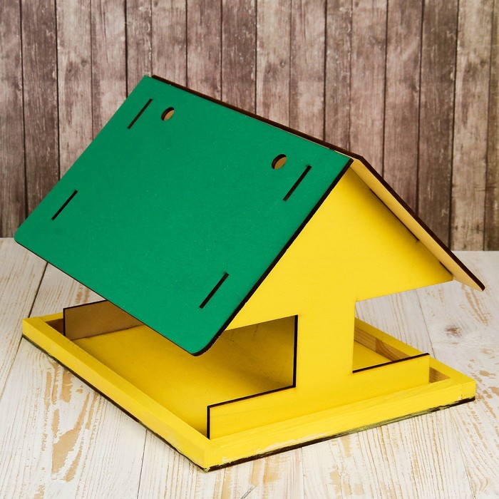 Кормушка для птиц «Избушка», 24 × 20 × 17 см, окрашенная