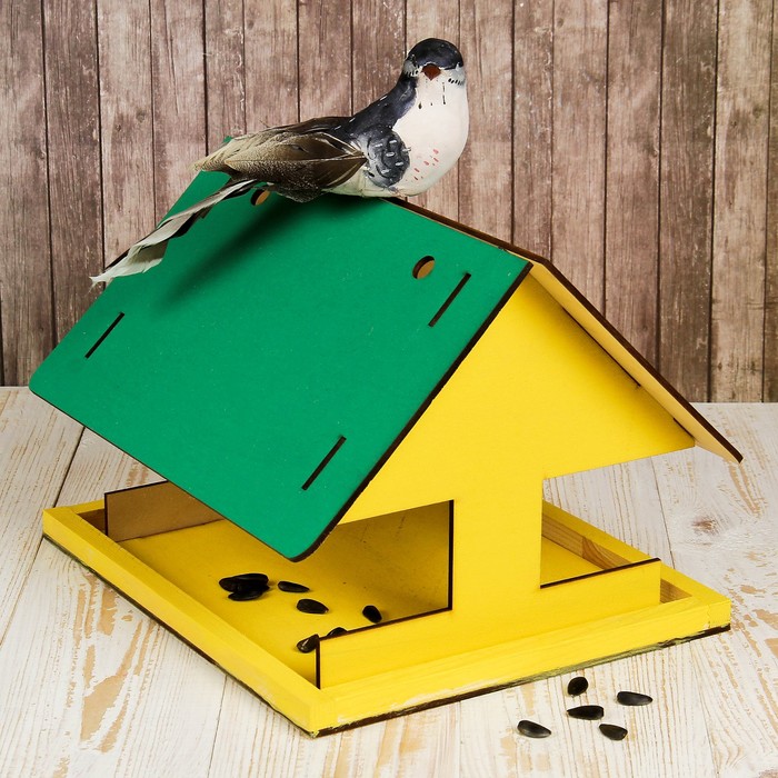 Кормушка для птиц «Избушка», 24 × 20 × 17 см, окрашенная