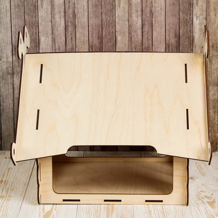 Кормушка для птиц «Избушка на курьих ножках», 26.5 × 24.5 × 32 см