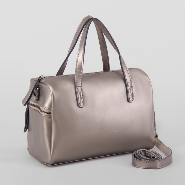 Сумка женская, отдел на молнии, 2 наружных кармана, длинный ремень, цвет серебристый