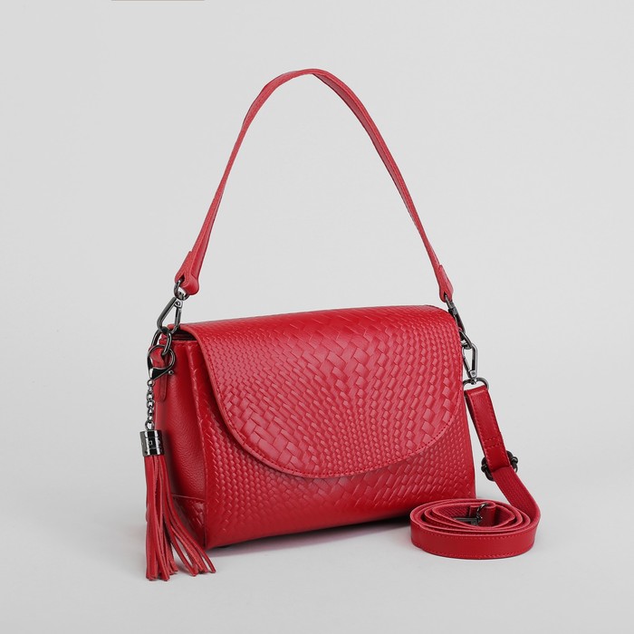 Сумка женская, 3 отдела на клапане, наружный карман, длинный ремень, цвет красный