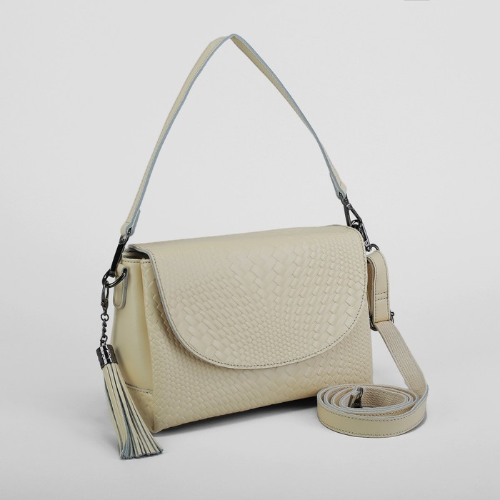 Сумка женская, 3 отдела на клапане, наружный карман, длинный ремень, цвет молочный