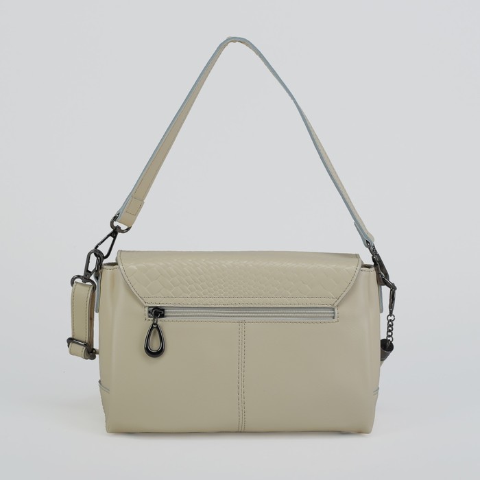 Сумка женская, 3 отдела на клапане, наружный карман, длинный ремень, цвет молочный