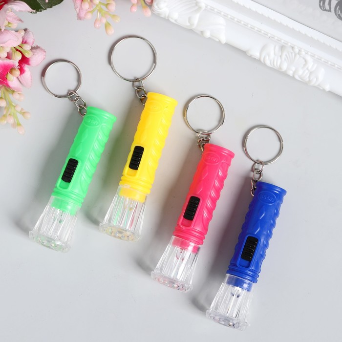 Фонарик свет на кольце "Шахматка" светится МИКС 6,3х2,3х2,3 см