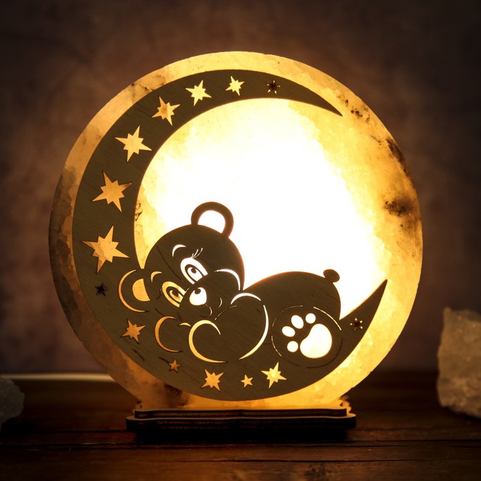 Соляной светильник "Мишка на Луне", круглый, деревянный декор, цельный кристалл