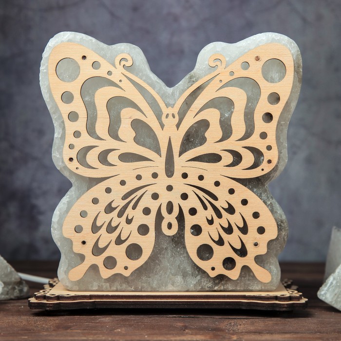 Соляной светильник "Бабочка", фигурный, деревянный декор, цельный кристалл