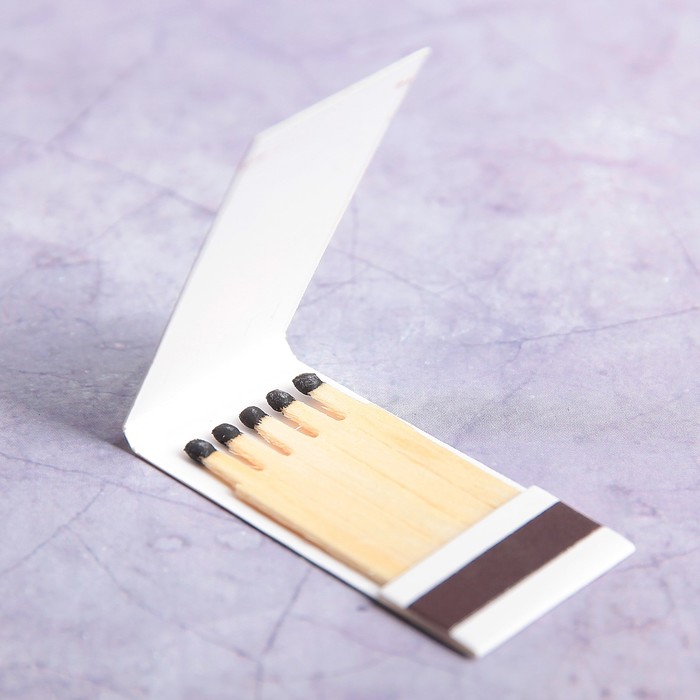 Сувенирные спички-книжка "Девушка с мячом" 56х28х3мм