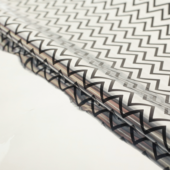 Плёнка металлизированная "Черные зигзаги", 50 х 70 см