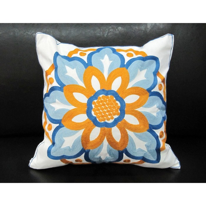 Наволочка декоративная Bombay, размер 45х45 см, вышивка 7034-28