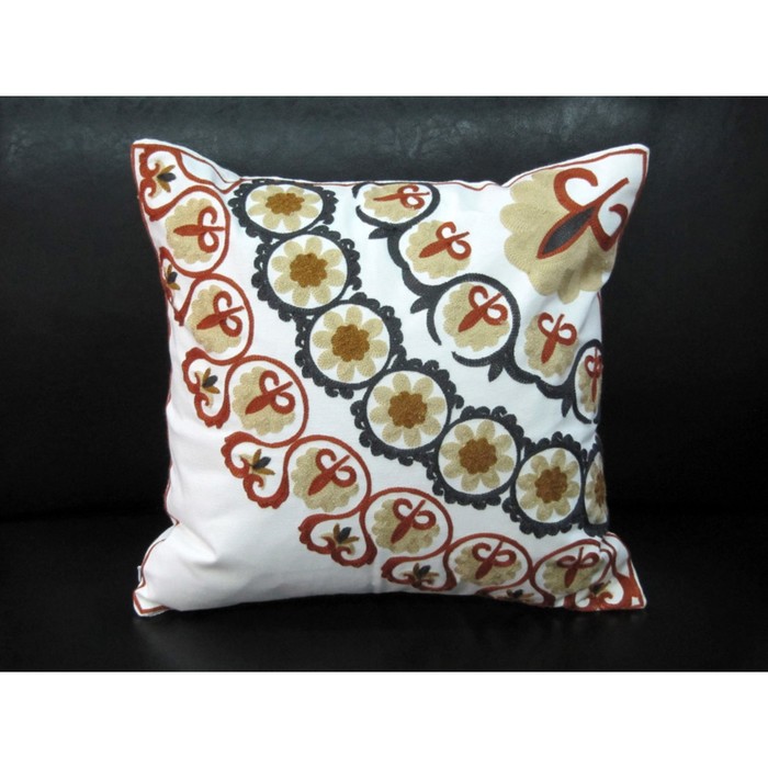 Наволочка декоративная Bombay, размер 45х45 см, вышивка 7034-30