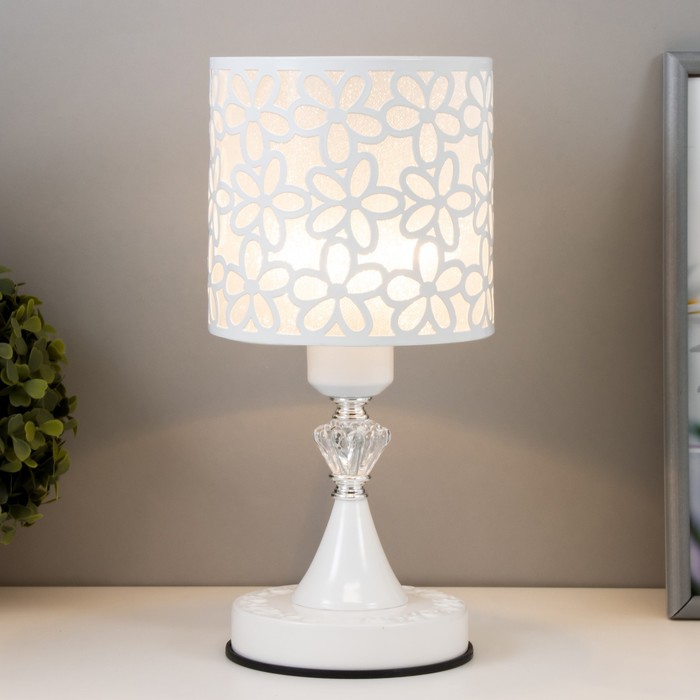Лампа настольная "Белые цветы" 40W E27 белый 14,5х14,5х31 см