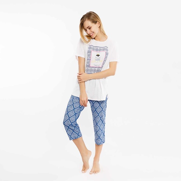 Комплект женский (футболка, капри) 1322-0 (592228) цвет белый/синий, р-р 56 (4XL)