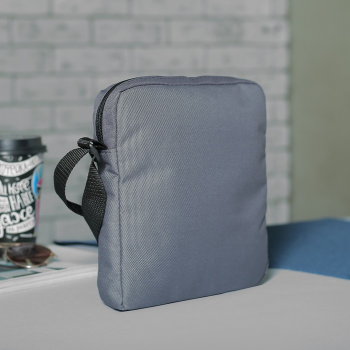 Сумка мужская на молнии, 1 отдел, наружный карман, регулируемый ремень, цвет серый